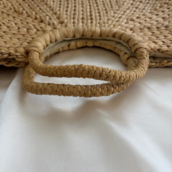 Talbots, Stylish Tan Woven Handbag. Outside looks great. Inside has some wear. - Picture 4 of 14